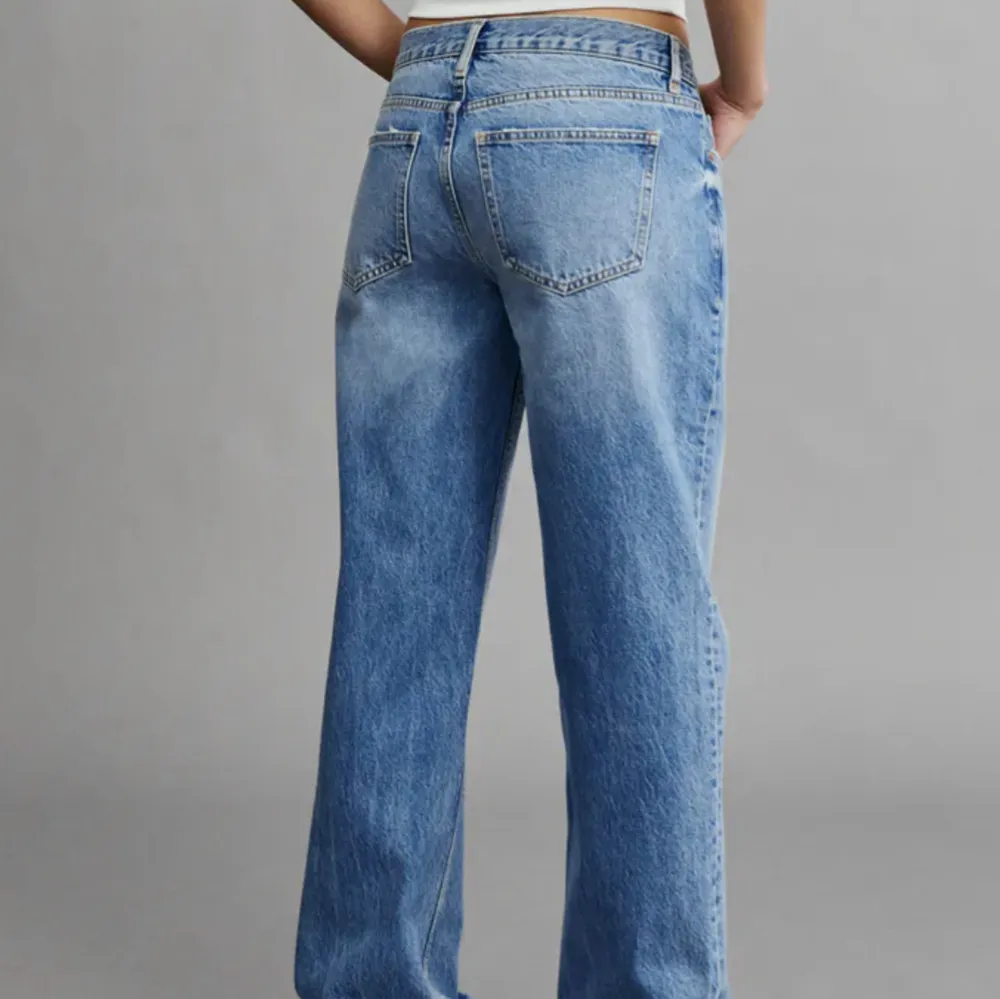 Nyinköpta Gina jeans så för tillfället är slut på deras hemsida. . Jeans & Byxor.