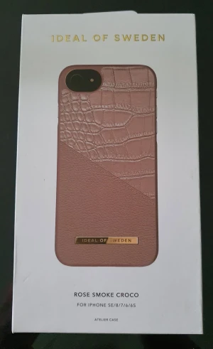 Mobilskal  - Mobilskal från "Ideal of sweden " Passar till Iphone SE/8/7/6/6S ROSE SMOKE CROCO färg Både på nätet och butik kostar mellan 150 till 399 kronor 