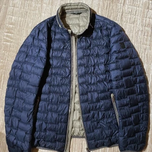 Milestone lätt dunjacka - MileStone Light Down Jacket(L)(Blå) (helt ny med tags)  Nypris:3500kr Köpt på camilla malmströms 