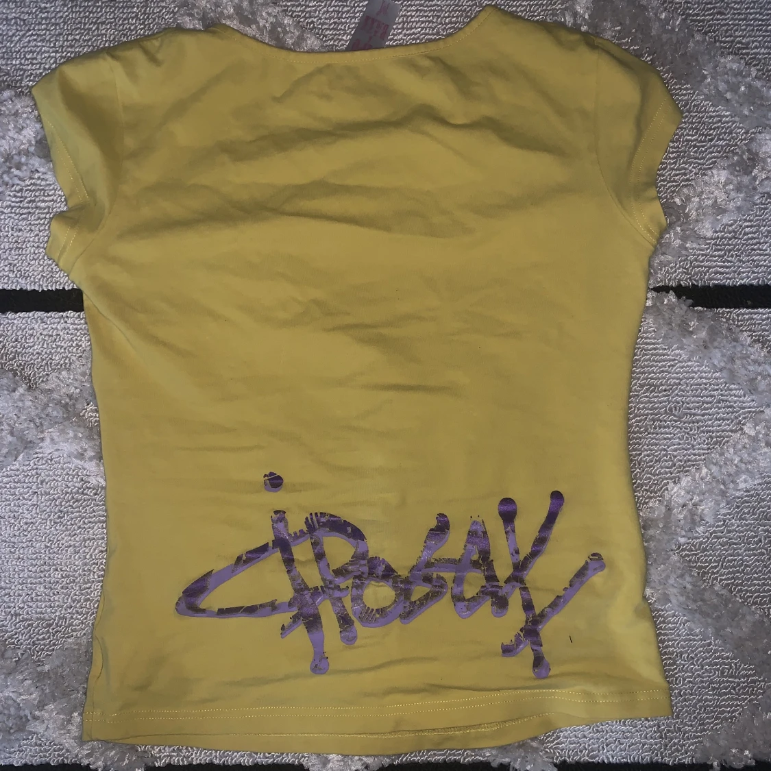 Gul tröja med rhinestones - 90