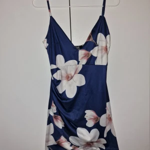 Klänning - Super fin klänning, endast testad