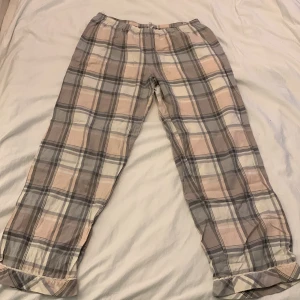 Mjukisbyxor  - Säljer då de är för små 