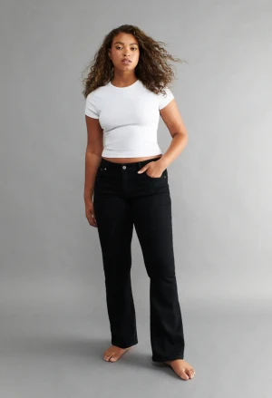 Lågmidjade jeans  - Skit snygga bootcut low waist lågmidjade jeans i storlek 32/xxs ifrån Gina tricot, köpte dom i butik för 500kr, nyskick😚😚