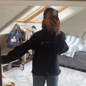 Nike fleece - Fin mörkblå nike fleece använd ett få tal gånger bra skick!  