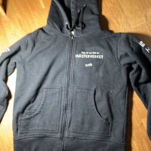 svart Svt huvtröjor - Idk