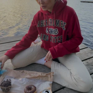 Cool hoodie - Säljer denna as coola hoodie den är secondhand och är i storlek S skriv privat om du är intresserad ❤️❤️