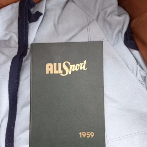 Bok, Allsport år 1959 med Floyd och Ingemar mm . - Fin och välvårdad gammal bok Allsport år 1959 med Floyd och Ingemar mm .hämtas i Skene alt skickas o köpare betalar frakten o Swishbetalning tillämpas alt kontant betalning 