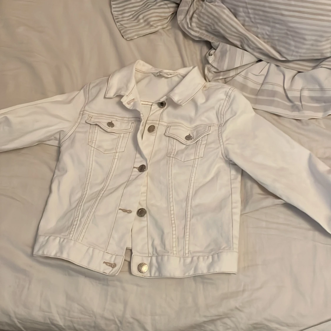 Oanvänd jeansjacka i bra skick
