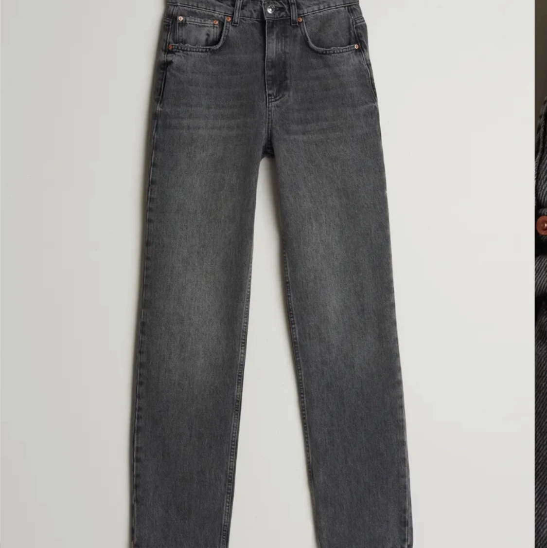 Gråa GinaTricot jeans  - 91