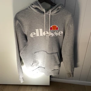 Hoddie - Hoddie från ellesse,strl 36