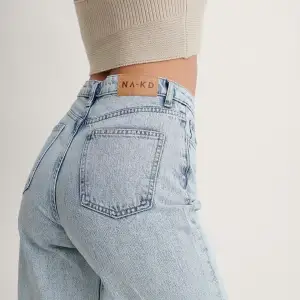 Ett par Jeans från NAKD, som nya har inte använt dem knappt för jag råkade beställa en storlek för stort, men asså de är såå snygga asså! Nypris 499kr!