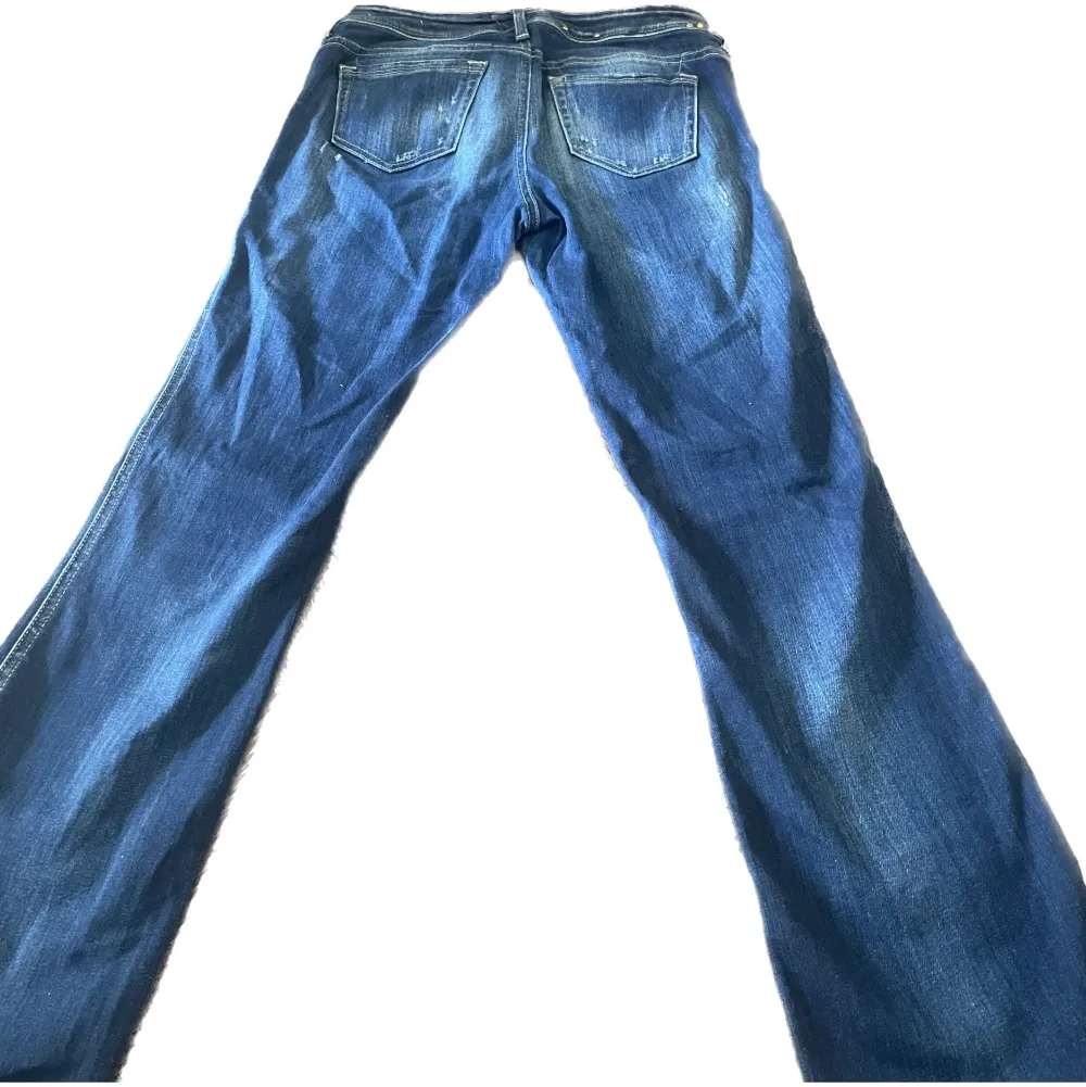 Dessa skitcoola jeans jag inte har någon användning av dom💞 skriv till mig om frågor!!!. Jeans & Byxor.