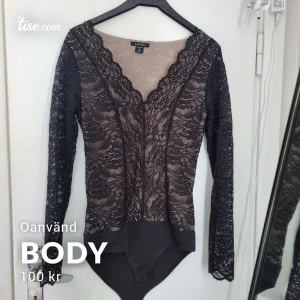 Body  - säljer denna oanvända bodyn då det inte var min stil, den är I super fint material man kan styla den med ett par jeans ❤️ #body #oanvnd