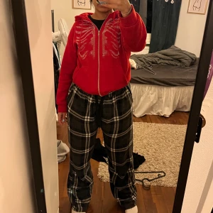 Rhinestone hoodie - Säljer min rhinestone hoodie som inte längre kommer till användning!😌