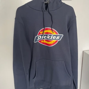 Dickies hoodie - En dickies hoodie i väldigt bra skick. Storlek M