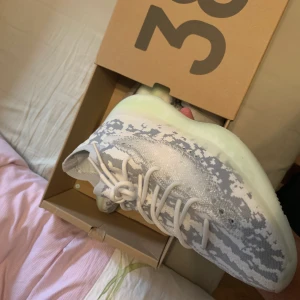 Yeezy 380 Alien - Yeezy 380 Alien  Aldrig använda aldrig provade!  Riktigt snygga 