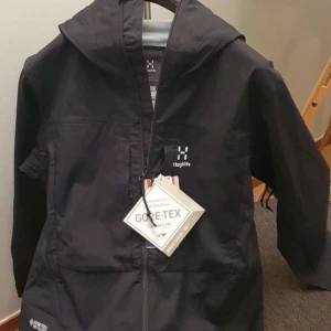 Haglöfs jacka gortex - Jag säljer min oanvända Haglöfs gortex jacka i modellen ( Haglöfs Touring Infinium). Jackan är i storlek L. Denna jacka passar bra när man ska åka skidor men även i friluftslivet. Nypris 3600kr