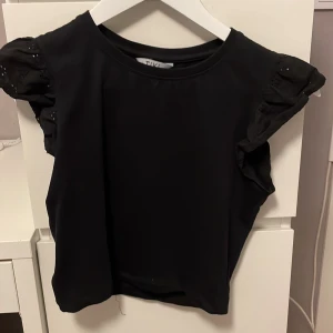 Volangtröja - Säljer denna jättefina volangtröjan pga ingen använding💕