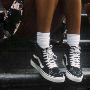 Vans  - säljer dessa höga vans, använda fåtal gånger!!