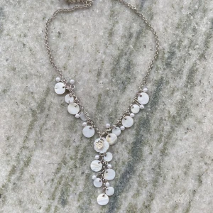 Halsband  - Så snyggt men jag har för många halsband! Möts upp i Stockholm eller skickar mot fraktkostnad 💕