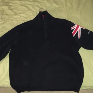 Henry Lloyd tröja - Henry Lloyd tröja i storlek L nästan aldrig använd jag köpte fel storlek.