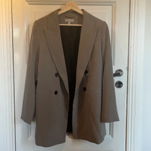 Kavaj - Vardaglig kavaj, superfin att använda som Jacka eller till jobbet🥰 