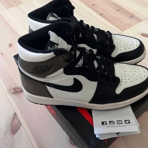 Jordan 1 Mocha  - Jordan 1 Mocha storlek 42,5