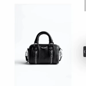 Zadig sunny bag - Hej! Säljer nu min Zadig väska som köptes i somras för 3000kr kvitto och dustbag medföljer. Kan även tänka mig byta mot någon annan väska och jag lägger även till pengar om det behövs.