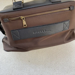 Exklusiv Rituals läderväska - Säljer en helt exklusiv Rituals väska i läder, väskan är en gåva från en Rituals anställd. Väskan säljs inte i butiker. Fraktar eller möts upp i Växjö, pris kan diskuteras!