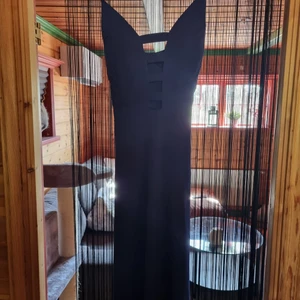 Mörkblå klänning  - Jättetjusig klänning i strl S. 