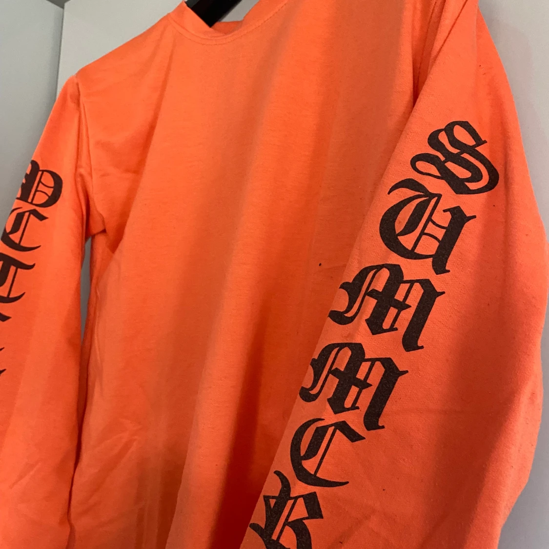 Långärmad orange T-shirt