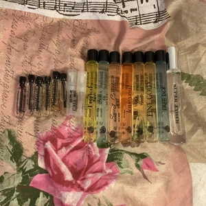 Parfymer - Säljer både stora och små parfymer i underbara doften, dem svamp säljer jag för 5kr och dem stora 10kr 