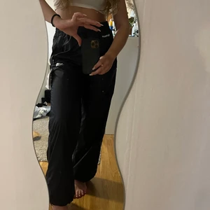 North Face byxor  - Helt nya North Face byxor. Skitsnygga och funkar till det mesta. Har tyvärr inte plats med alla mina plagg, och måste nu tyvärr sälja dem!  Frakt 45kr    