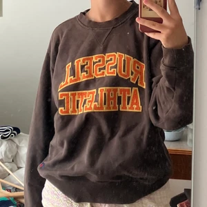 Brun sweatshirt - Fin tjocktröja i väldigt bra begagnat skick! Jag är S