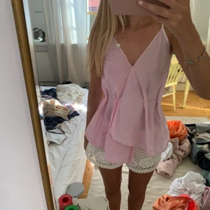 Topp - Så söt topp från mango. Aldrig använd💕