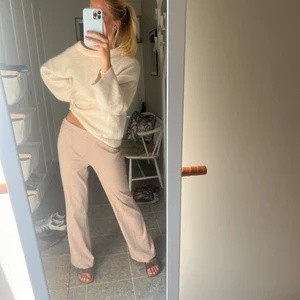 Beiga Tygbyxor - Superfina beiga tygbyxor från Fransa i Strl S. Långa i benen och lågmidjade!