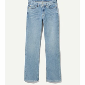 Weekday jeans - Jeans från weekday i färgen Verona Blue och i storlek 24/32. Bra skick