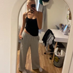 gråa mjukis - gråa mjukis från hm, har blivit för korta. Nyskick