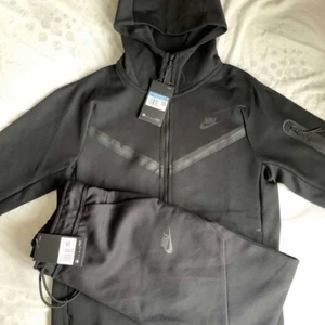 Nike tech storlek M - Nike tech helt ny aldrig använd kan sänka pris vid snabb och trevlig affär