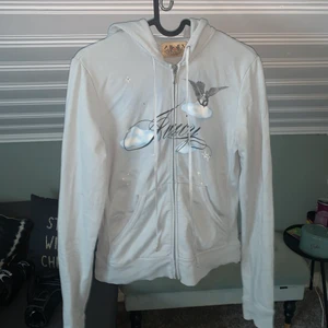 Juice couture - Säljer denna fina tröja för använder inte den längre finns inte kvar på hemsidan och det är en gammal!😍jätte fin på 