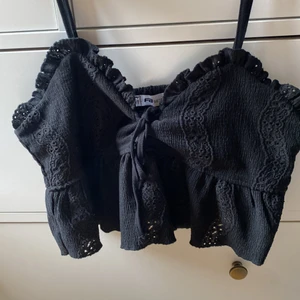 Ett linne - Ett svart linne typ, I storlek M men är liten i modellen passar som xs eller S