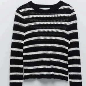 Tröja - Säljer denna virkade tröja från zara då den inte kommer till användning, skriv  privat för egna bilder💗