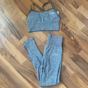 Set från iciw - Grått set från iciw. Kollektionen Queen mesh. I väldigt fint skick, fler bilder kan skickas vid önskemål🌸