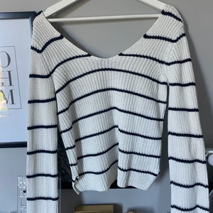 Randig stickad tröja - En fin randig stickad tröja som inte kommit till användning