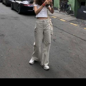 Weekday Jeans ”Ace” - Weekday Wide Jeans i modellen Ace. Midja 24 och läng 30. Väldigt snygga och sällan använda så dom är i extremt bra skick! Priset går alltid att diskutera💗 (frakt ingår ej)