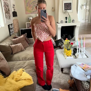 röda cargopants - oanvända cargopants med såå najs fit! stl 36 från zara❤️‍🔥