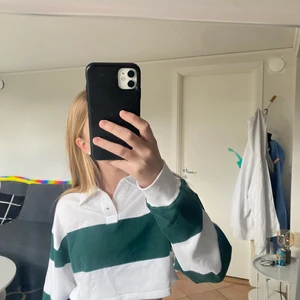 croppad pike - Säljer denna fina tröjan från hm, använd max 1 gång ser helt ny ut! 