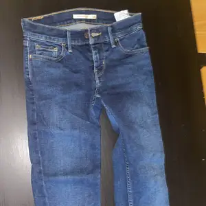 Levis jeans storlek 25 modell 710 superskinny. Knappt använda. 
