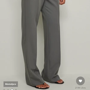 Gråa kostymbyxor NAKD// strl 38 - Kostymbyxor i nyskick