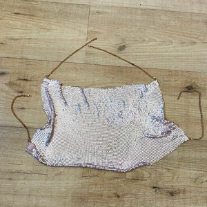 Festtopp i rosa - Har inte riktigt haft något tillfälle/vågat använda den men den har lite euphoria vibes😅